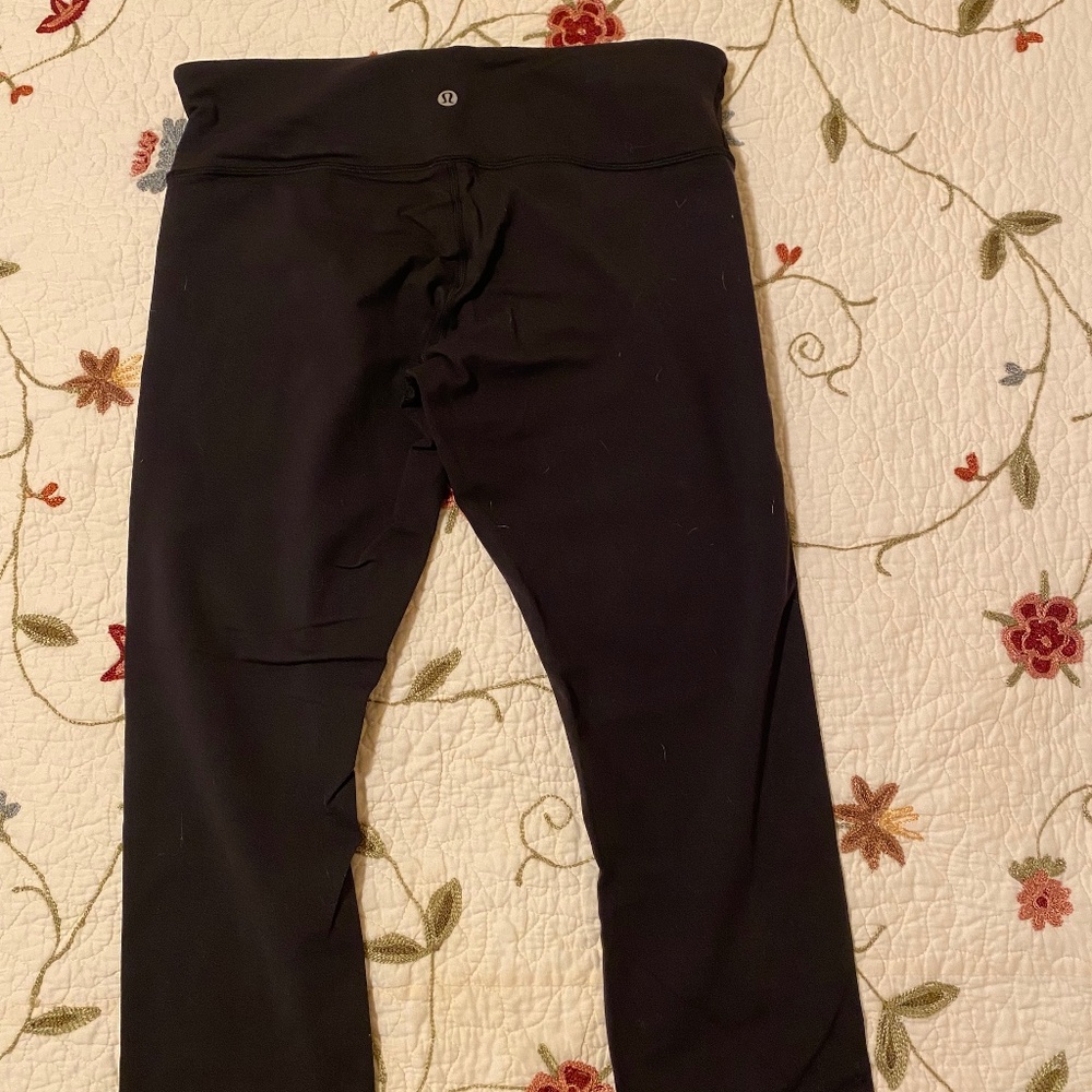 Lulu lemon cropped leggings Size 10 Black